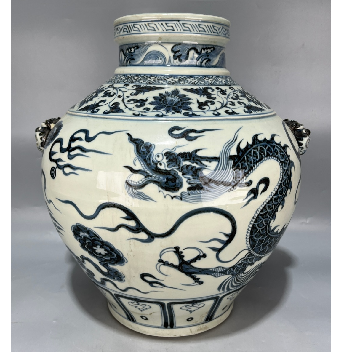  仿古青花祥云龙纹虎头大罐
