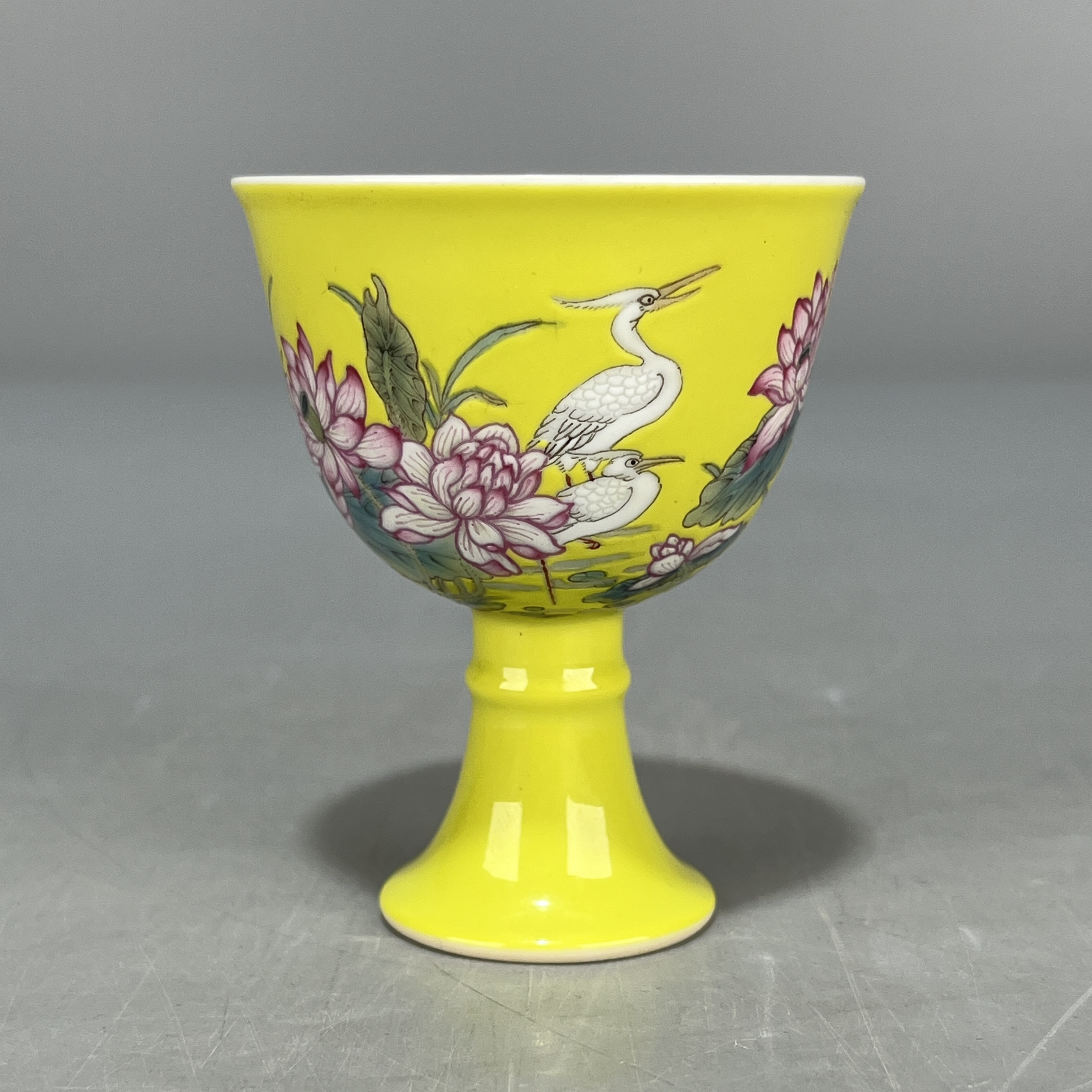 当代仿制 仿古大清雍正年制柠檬黄釉粉彩荷花仙鹤纹高足杯