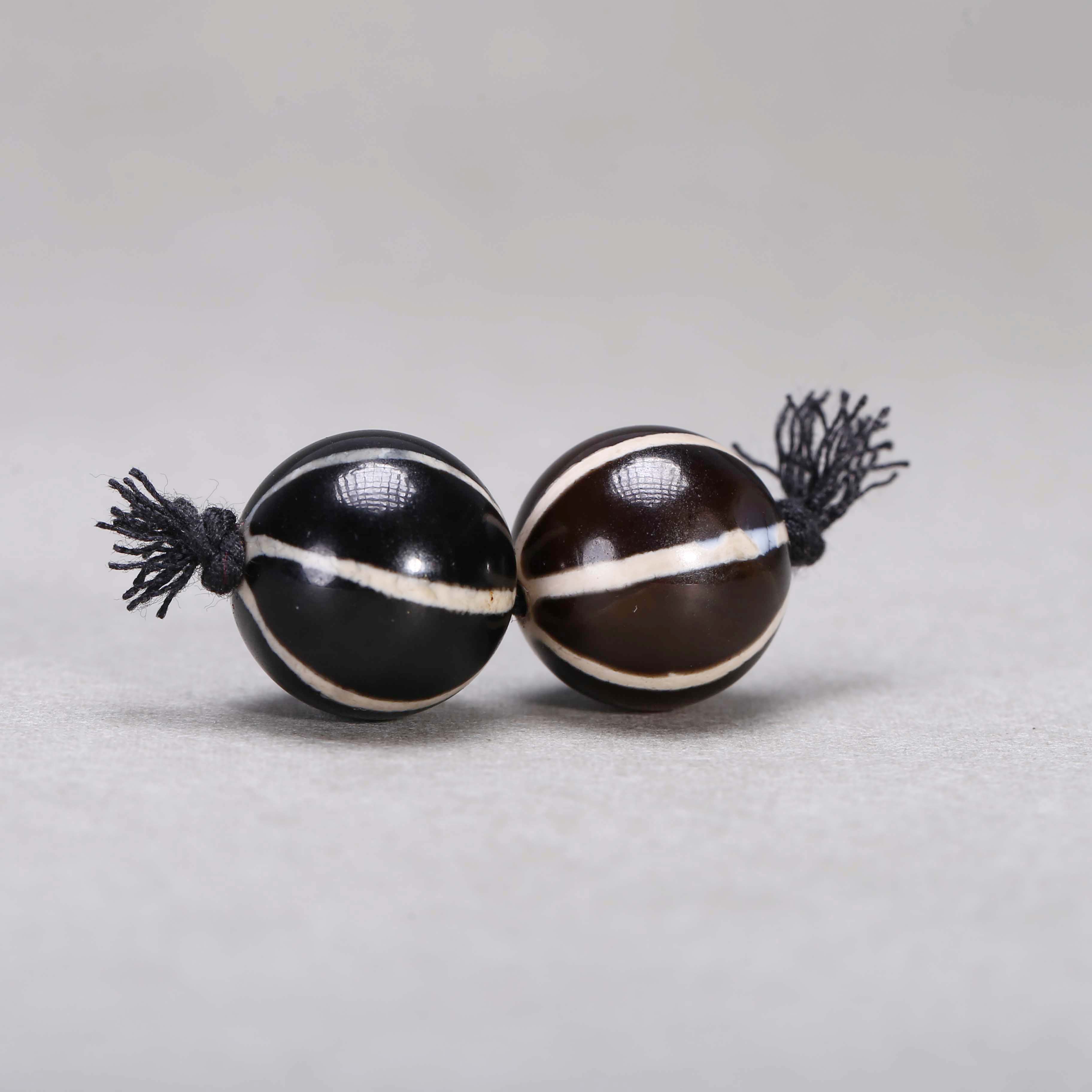 【济文阁】JFYG20112859十九世纪 药师玛瑙对珠