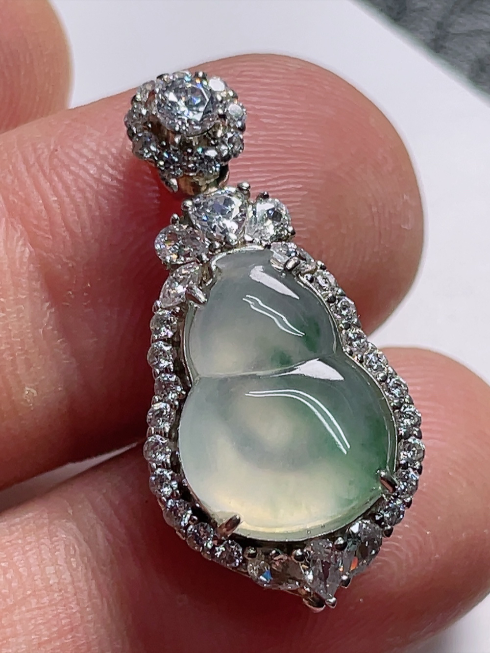 （缅甸翡翠A货）925银镶嵌冰种飘花葫葫，芦吊坠（尺寸28.6-14-10.6）