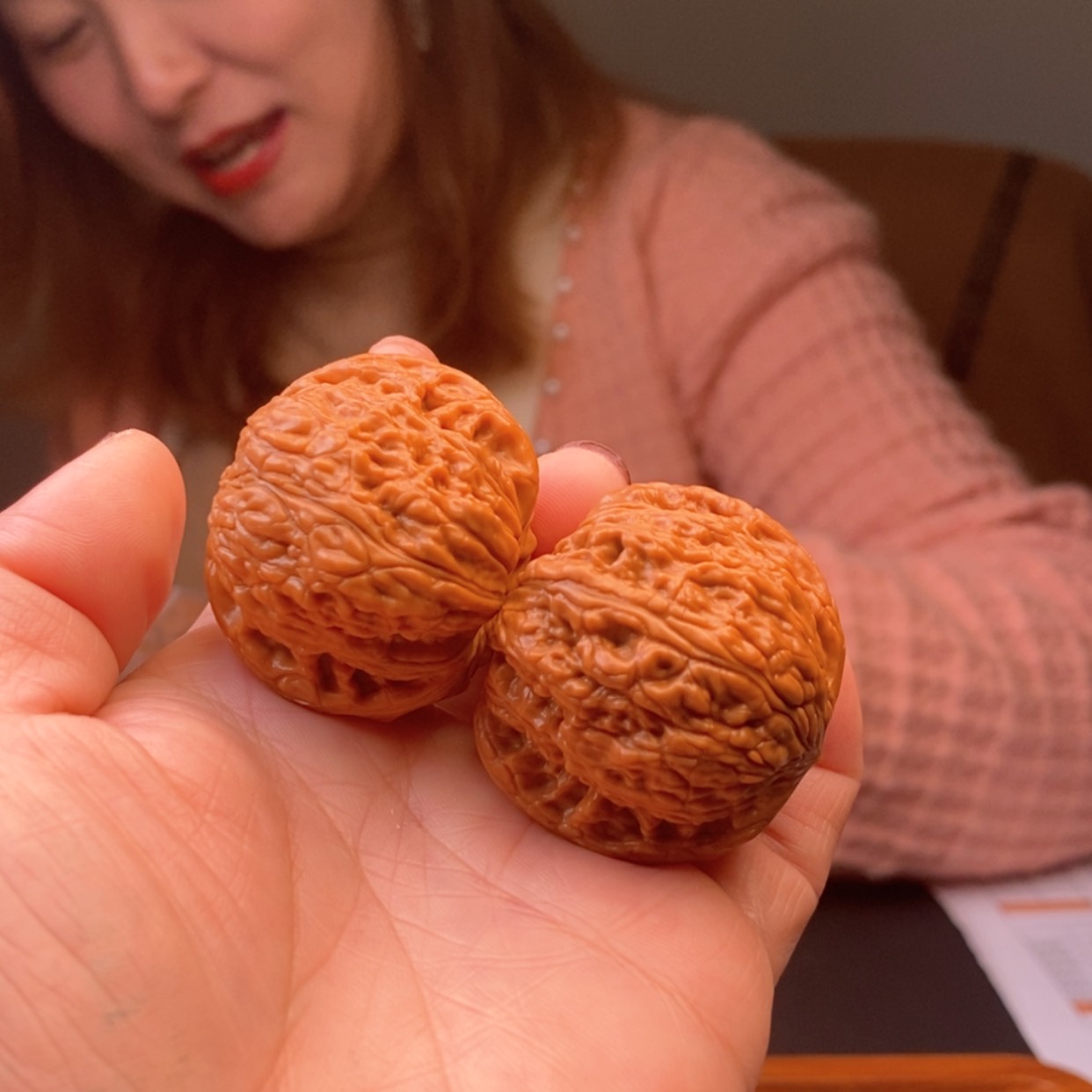 【闪购商品】文玩核桃把件39绣球
