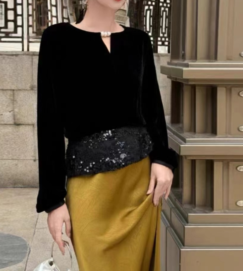 【千金坊】新款高品质领口设计感重工亮片款百搭显瘦款丝绒上衣