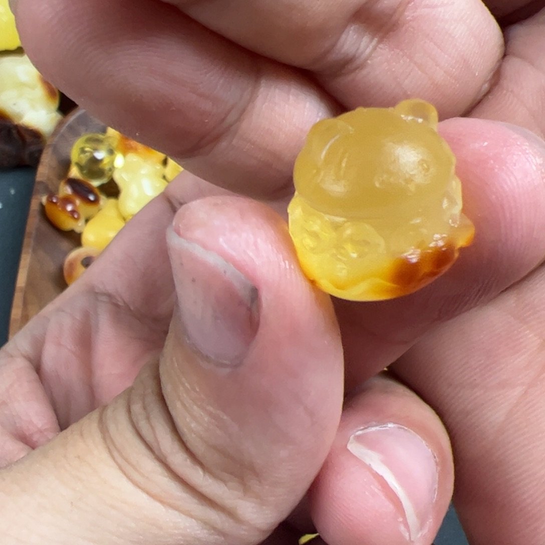 琥珀珠宝奇石未镶嵌