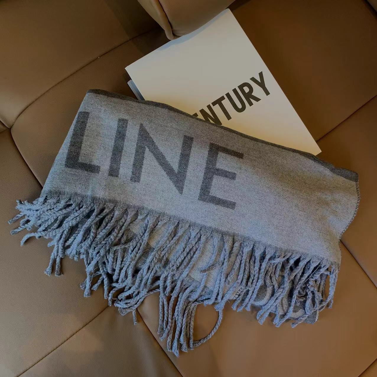 徐靖靖【双面字母】2411070百搭加厚保暖两用披肩时尚围巾