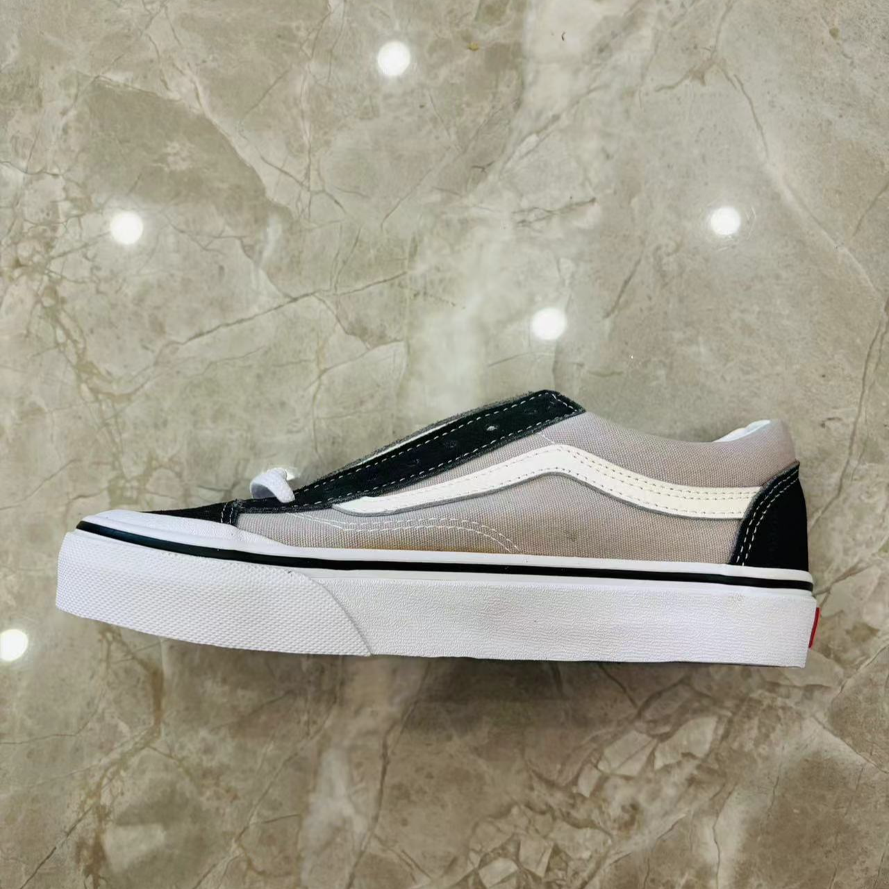 浅灰色低帮拼接白条帆布鞋男生女生