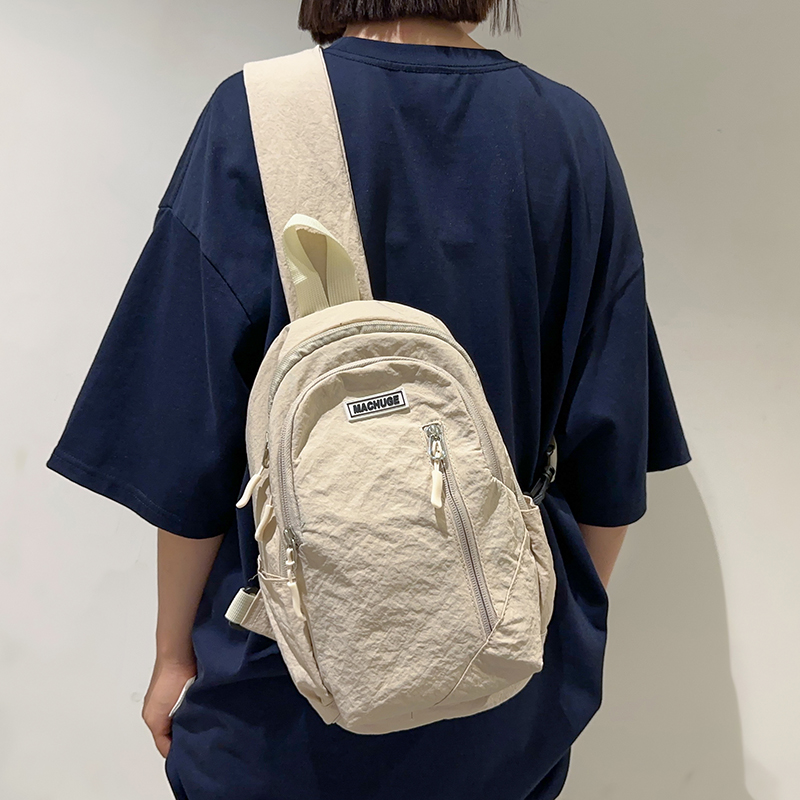 日系简约休闲胸包女潮牌运动单肩斜挎小背包女百搭ins大容量男包