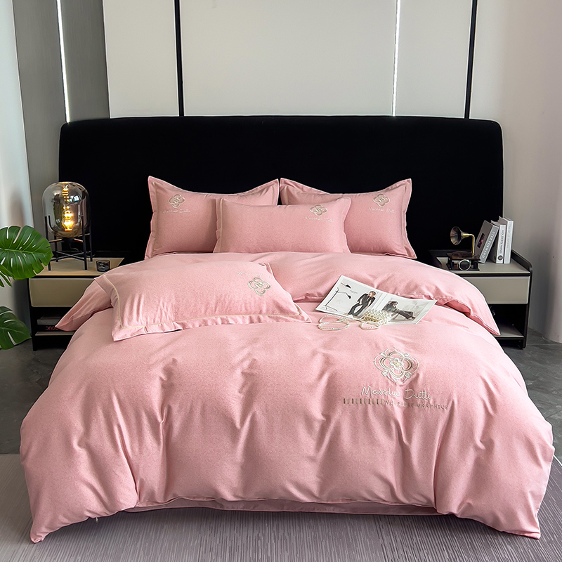 新款全棉100支加厚磨毛刺绣四件套.纯色.简约.轻奢床上用品套件。