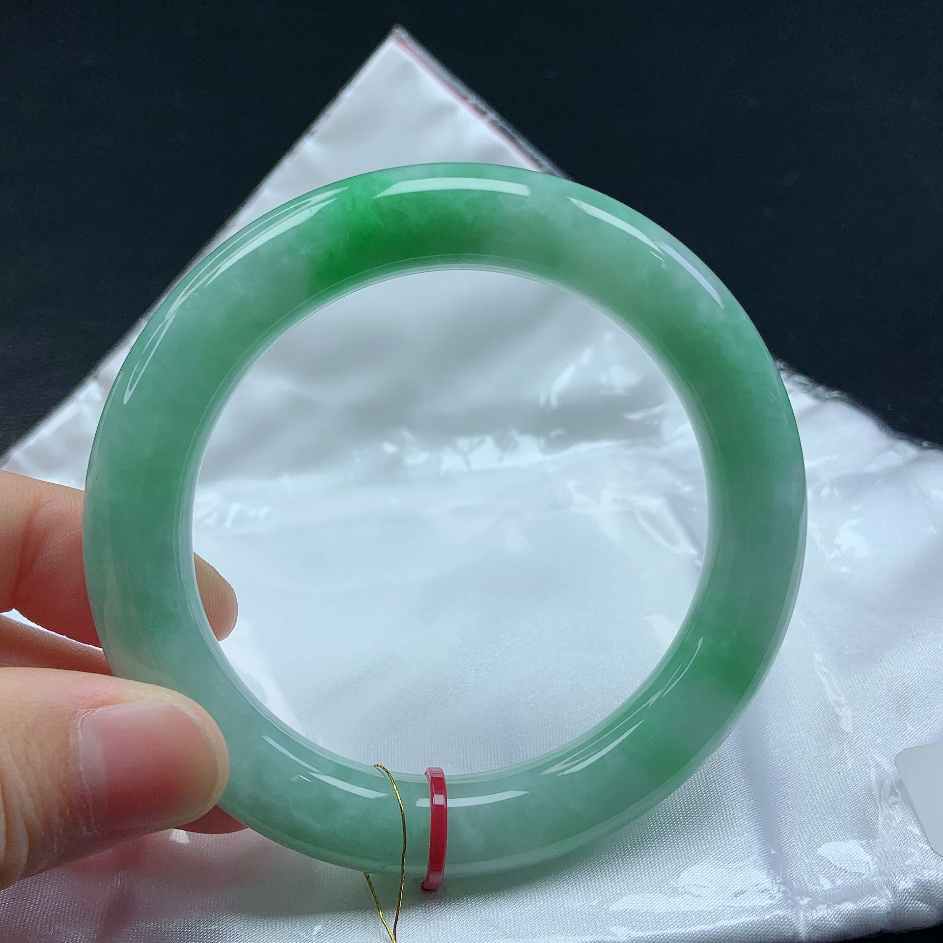 58圈满绿带阳绿胖圆手镯缅甸天然a货