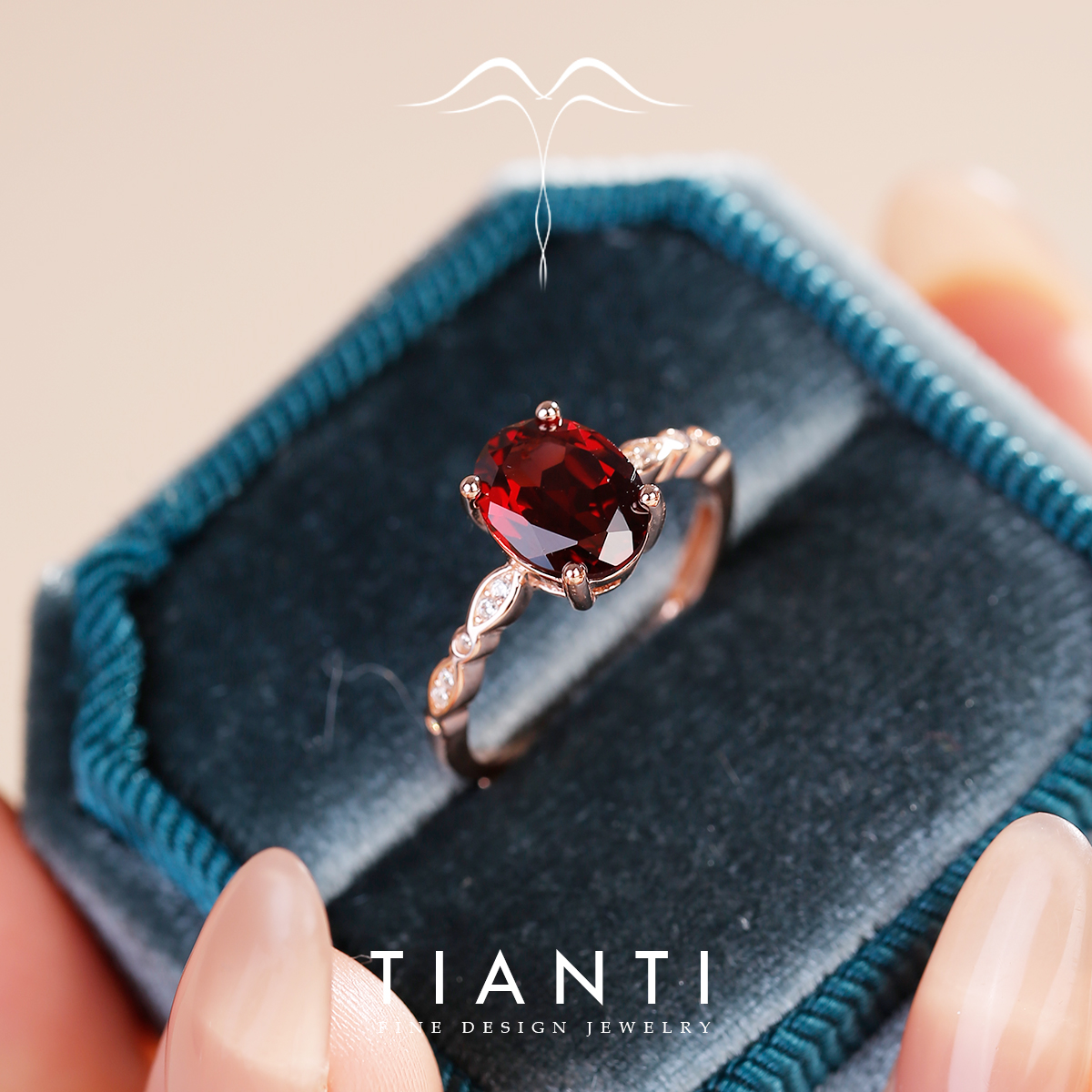 TIANTI/天缇【念初】天然石榴石鸽血红戒指女士S925银镀玫瑰金