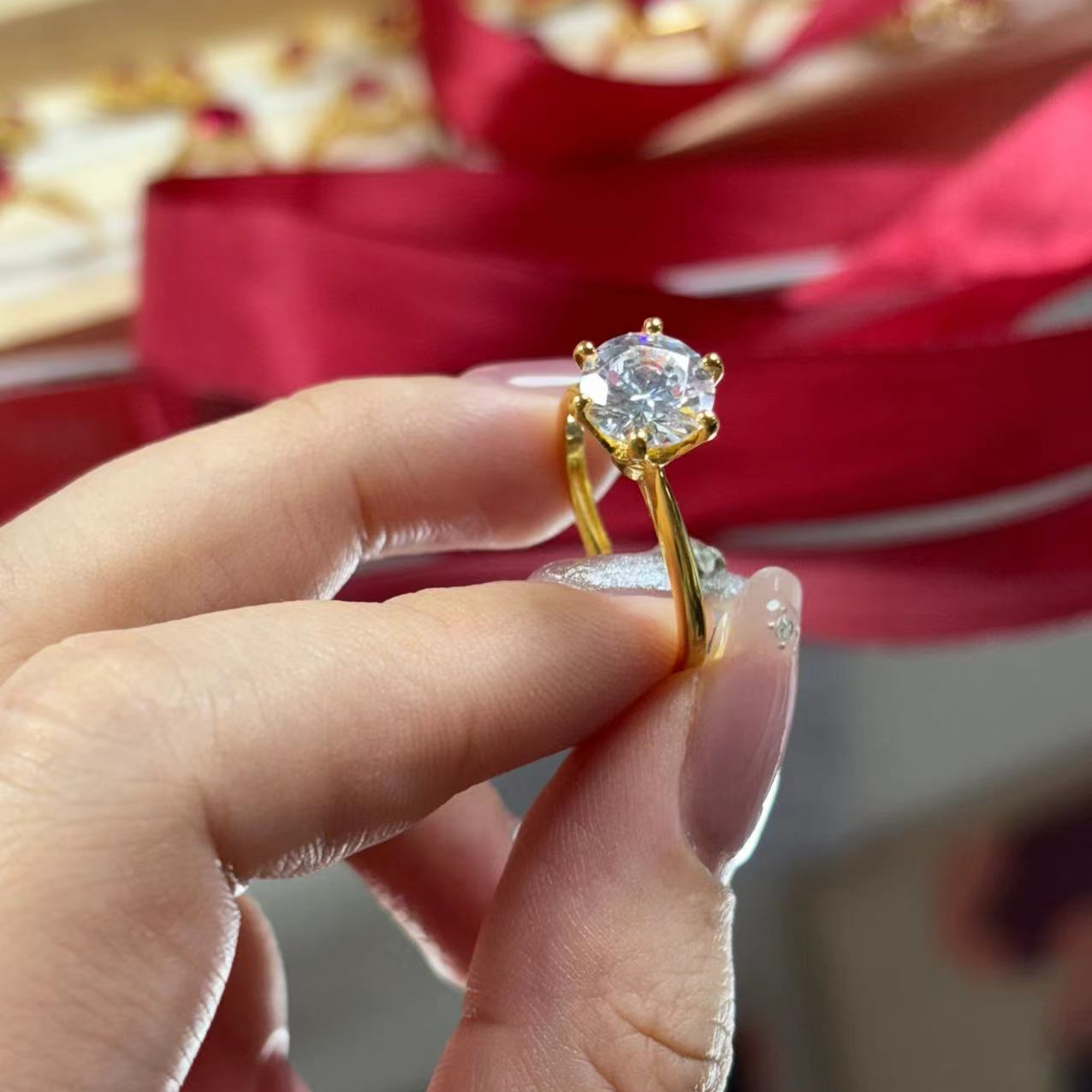 【专柜正品带鉴定证书】18 K 金 6爪白宝石戒指【T专属】
