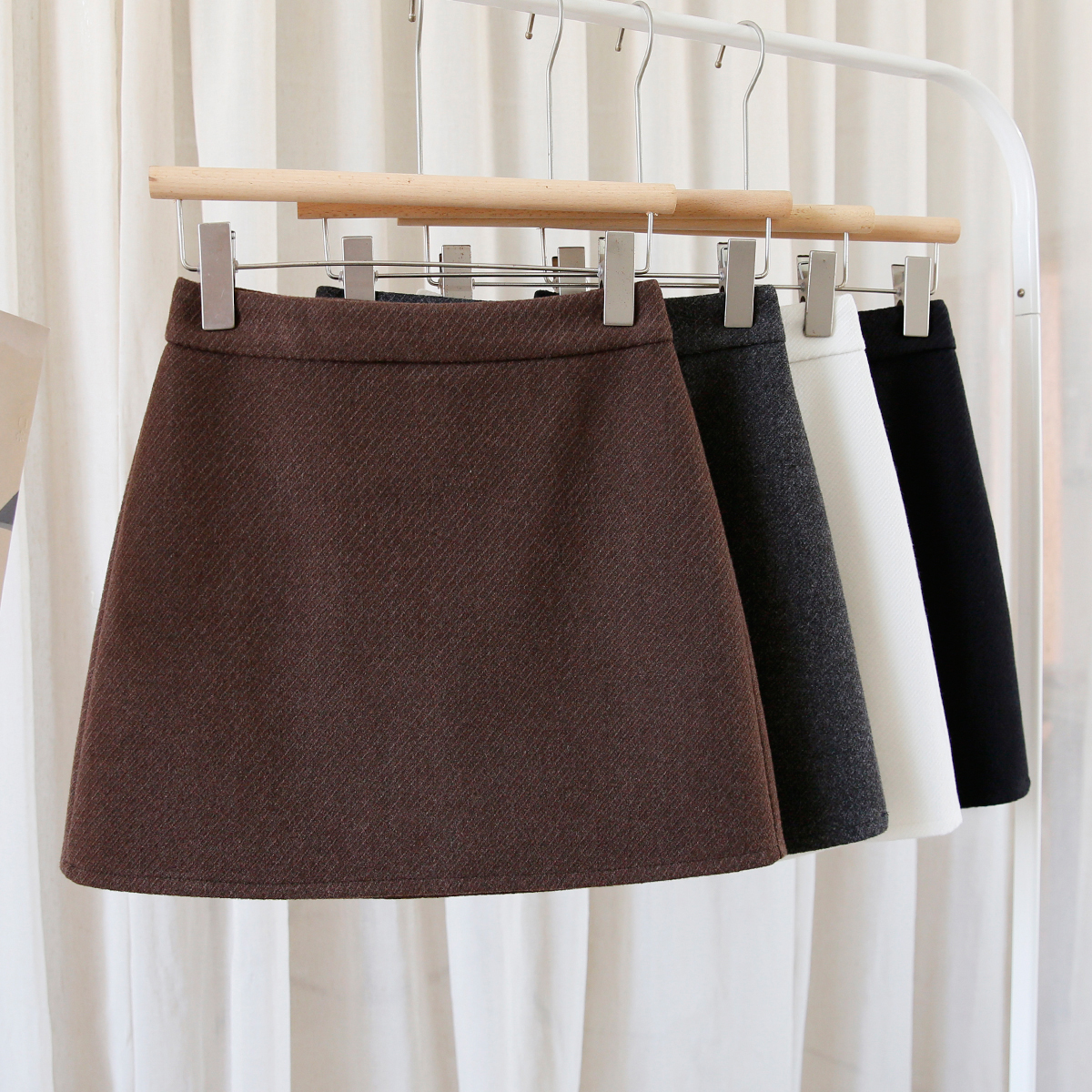 毛呢半身裙打底裙女秋冬显瘦短裙2025新款黑色包臀裙A字裙百搭