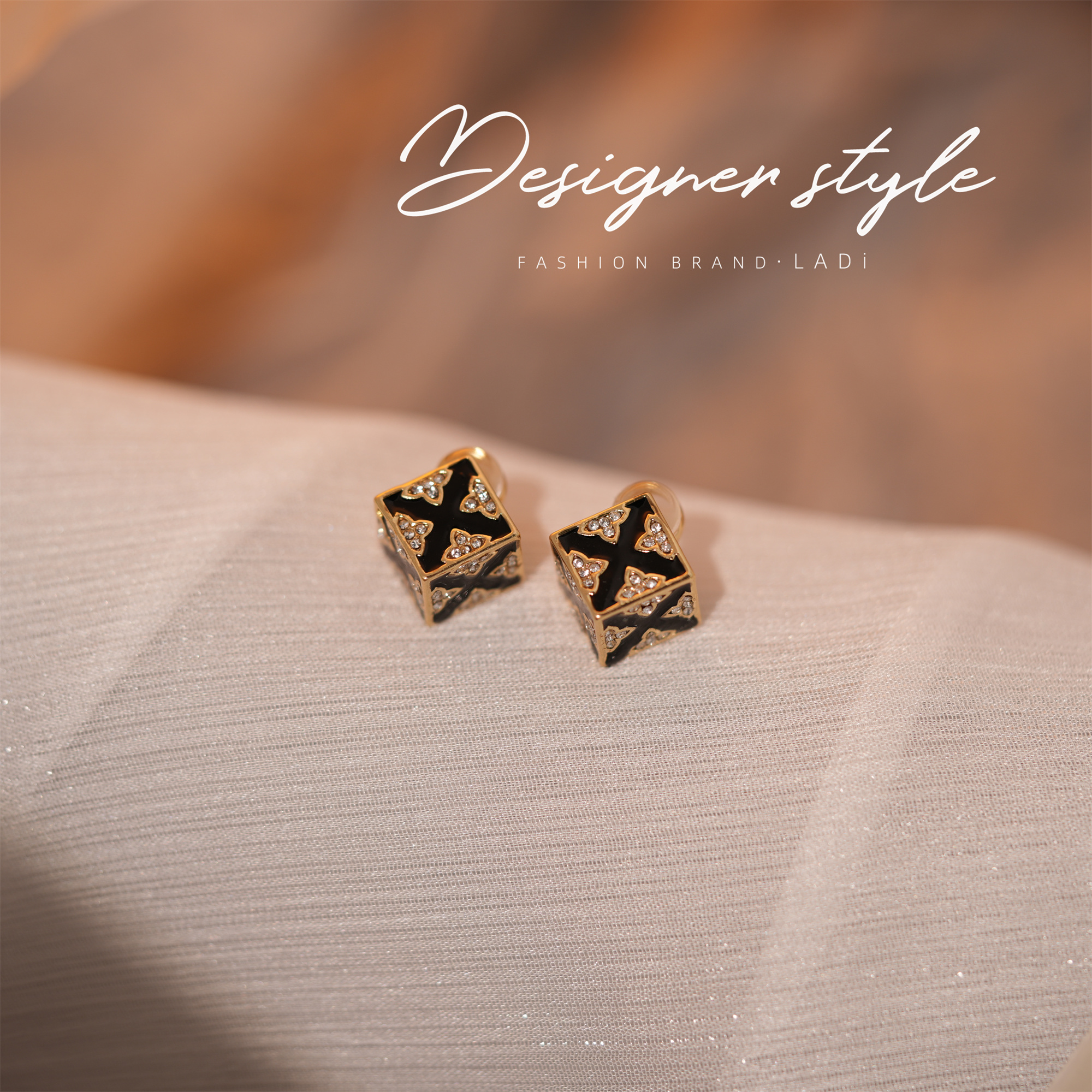 铜合金耳饰 法式小众个性镶嵌小巧镶钻素款设计感E396