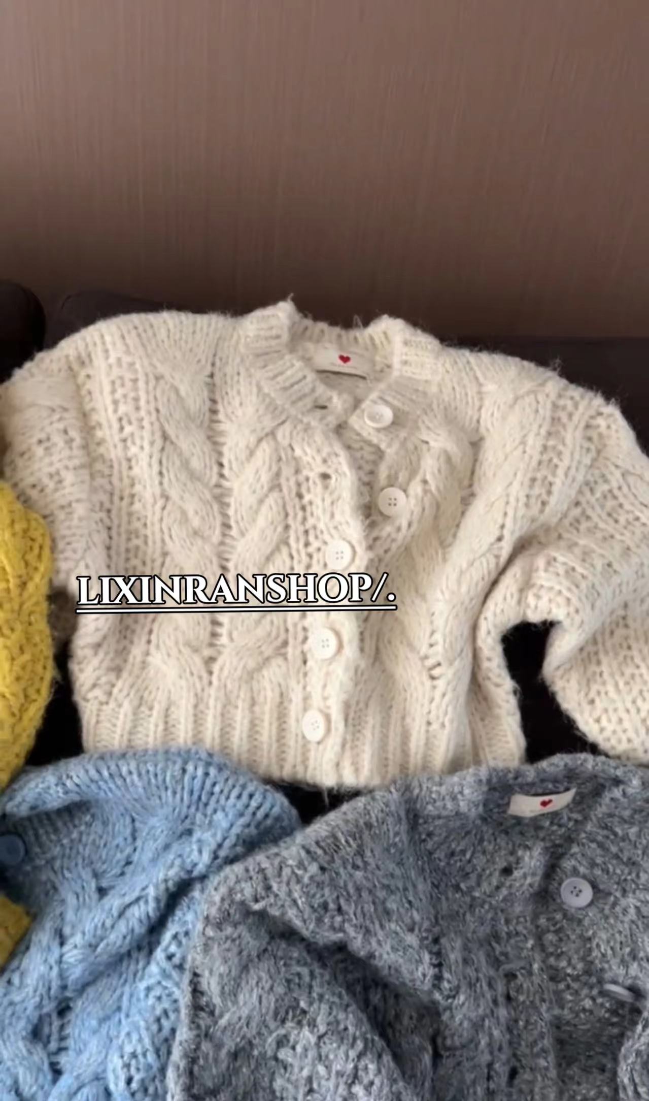 李欣然  【遇见美好】  经典重工带排扣麻花纯色毛衣开衫#O1070