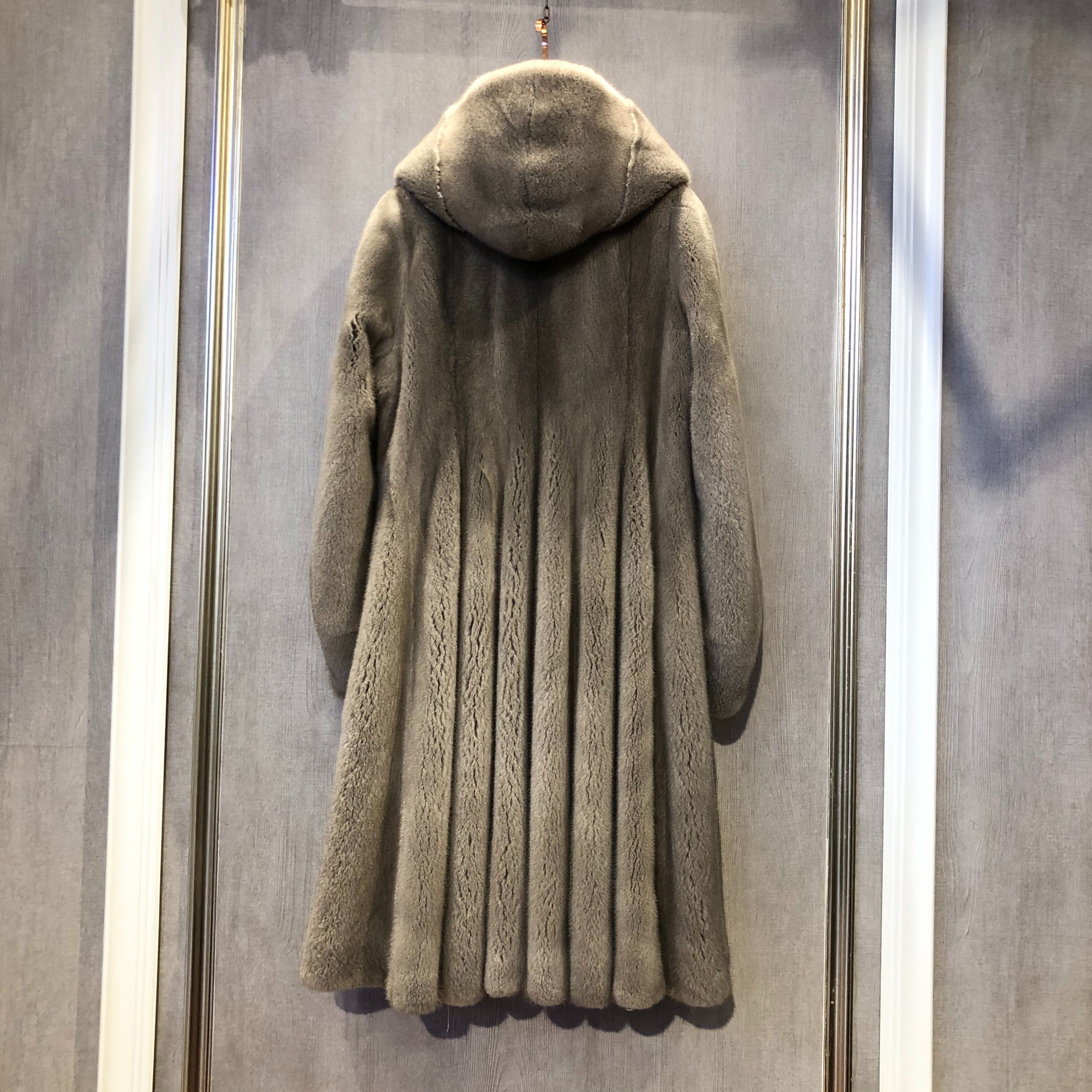 8号 进口天鹅绒短二休闲连帽女士貂大衣 1666