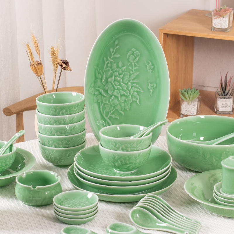 龙泉青瓷50件套家用轻奢浮雕饭碗中式碗盘组合乔迁高档餐具