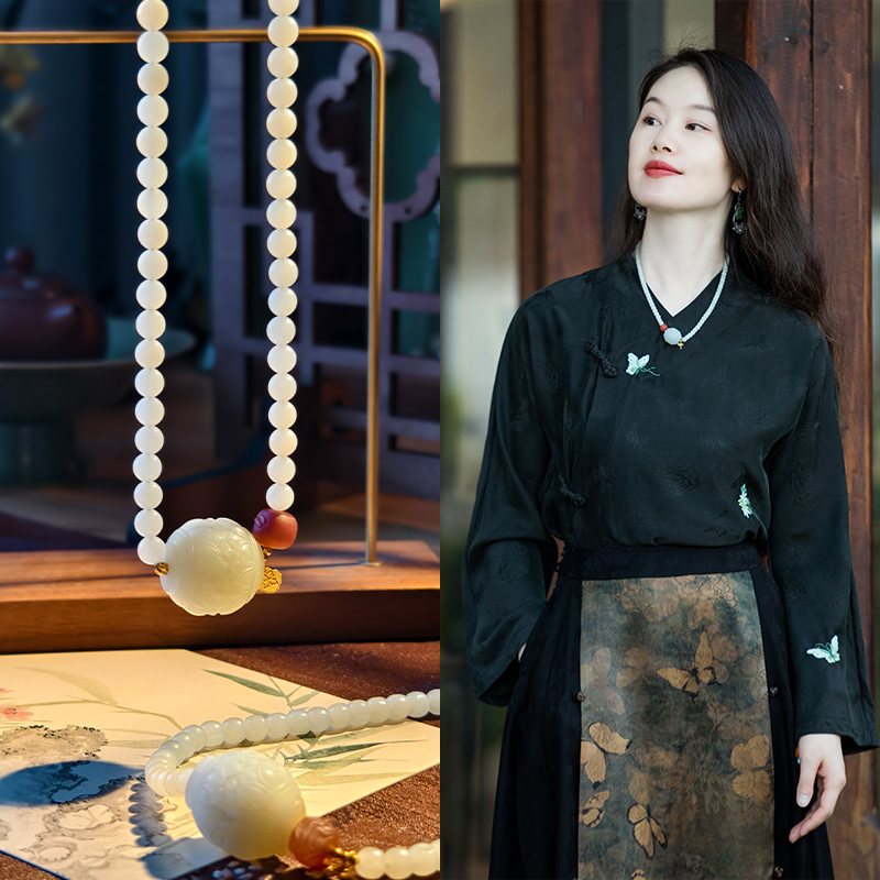 陌上诗【花下醉】和田玉手雕大莲花珠满肉18K金项链颈链