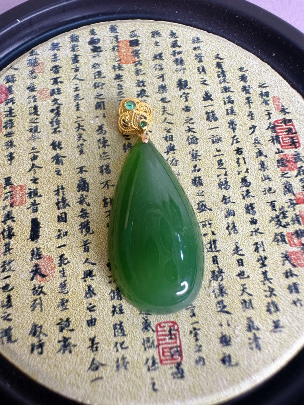 18K金镶碧玉水滴吊坠