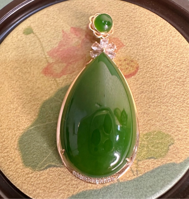 18K金镶碧玉水滴吊坠