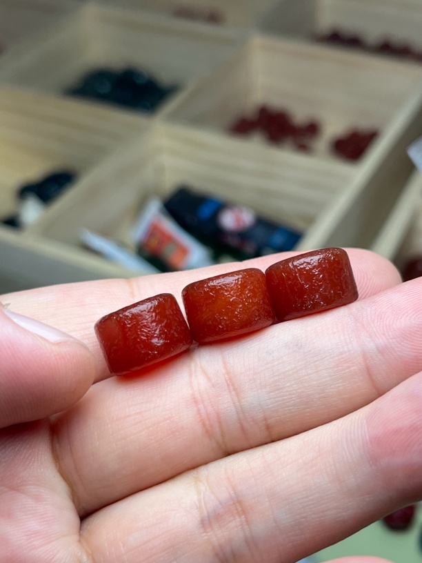 老甘南玛瑙直切墩子直径13.5-13.8mm厚9+左右多样性发一颗