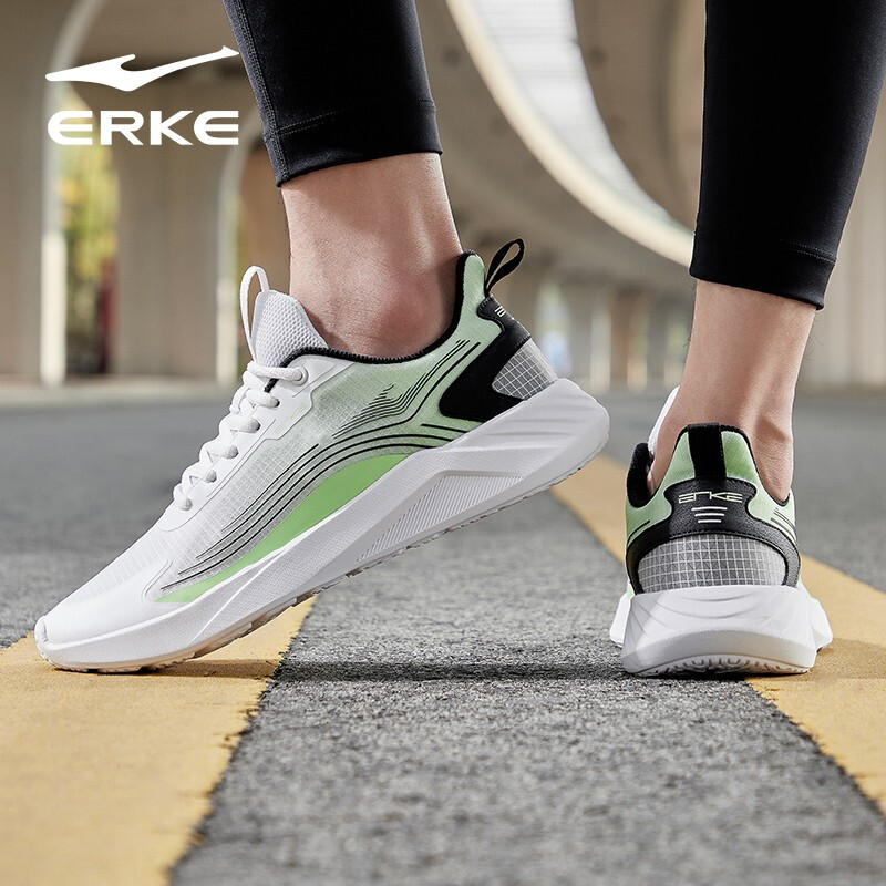 鸿星尔克男跑步鞋轻便透气舒适耐磨百搭V1121203501