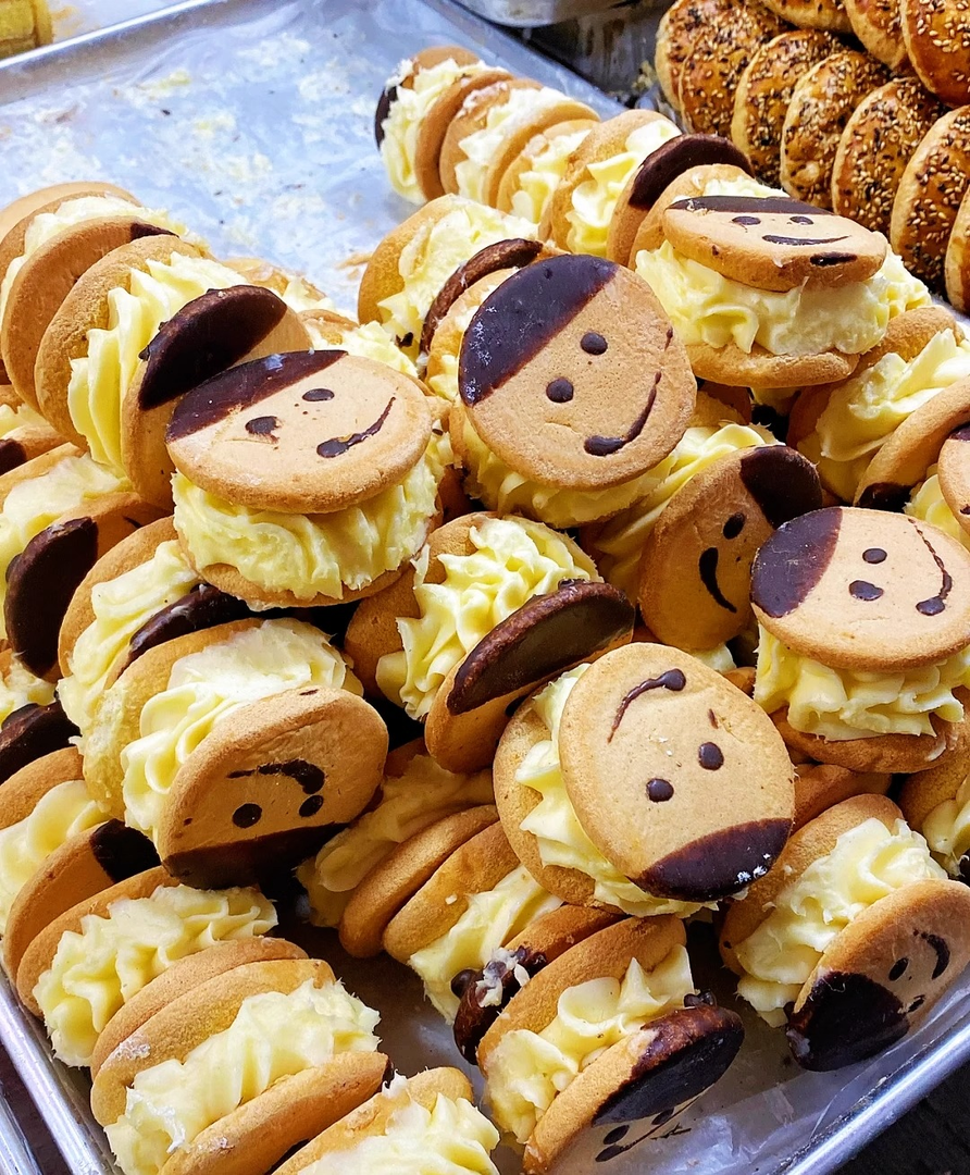 笑脸娃娃头硬黄奶油夹心蛋糕老式传统儿时娃娃脸糕点小时候的零食