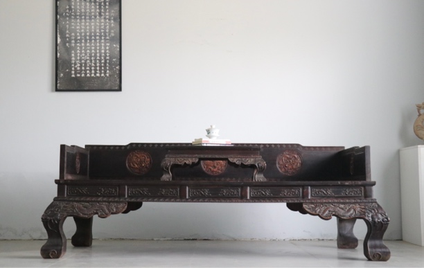 罗汉床完整雕刻漂亮，