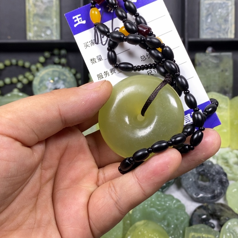 【闪购商品】蛇纹石玉颈饰未镶嵌赵*劲