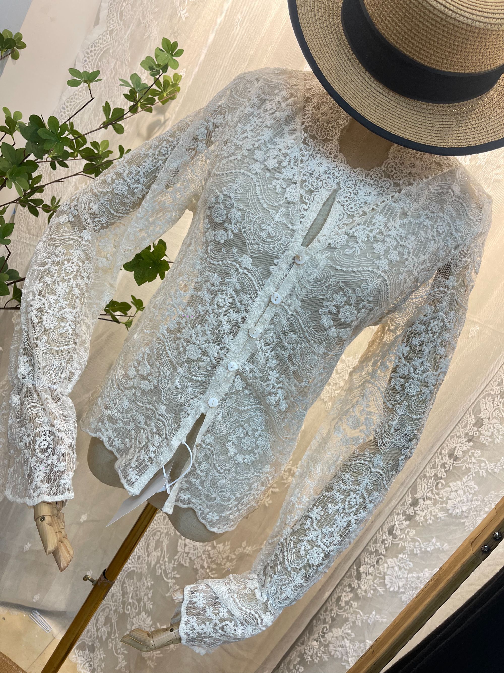 法式蕾丝打底衫女内搭独特漂亮小衫2024新款秋冬气质镂空罩衫上衣