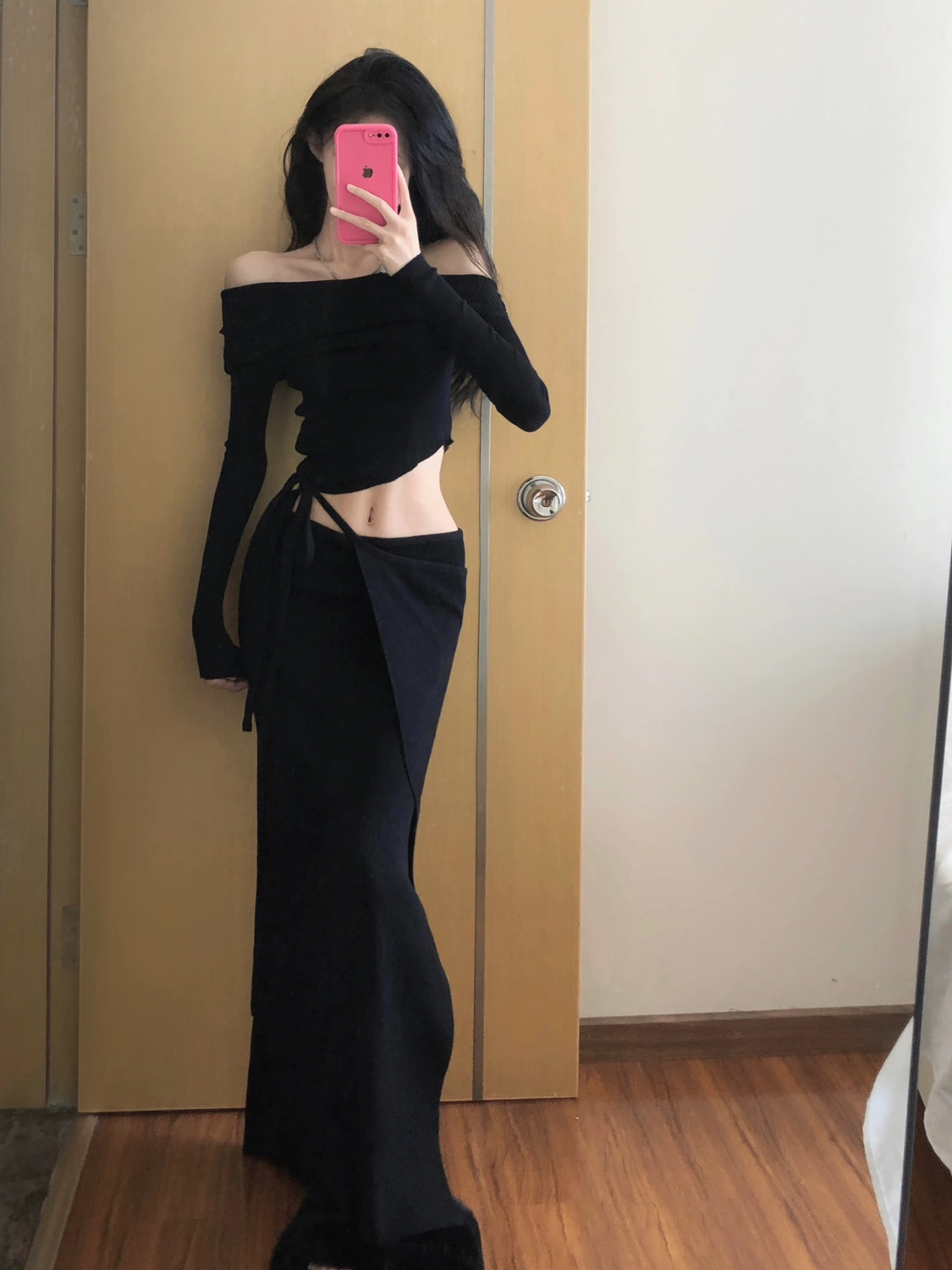 御姐轻熟风套装女秋季新款辣妹一字肩长袖上衣包臀长裙黑色两件套