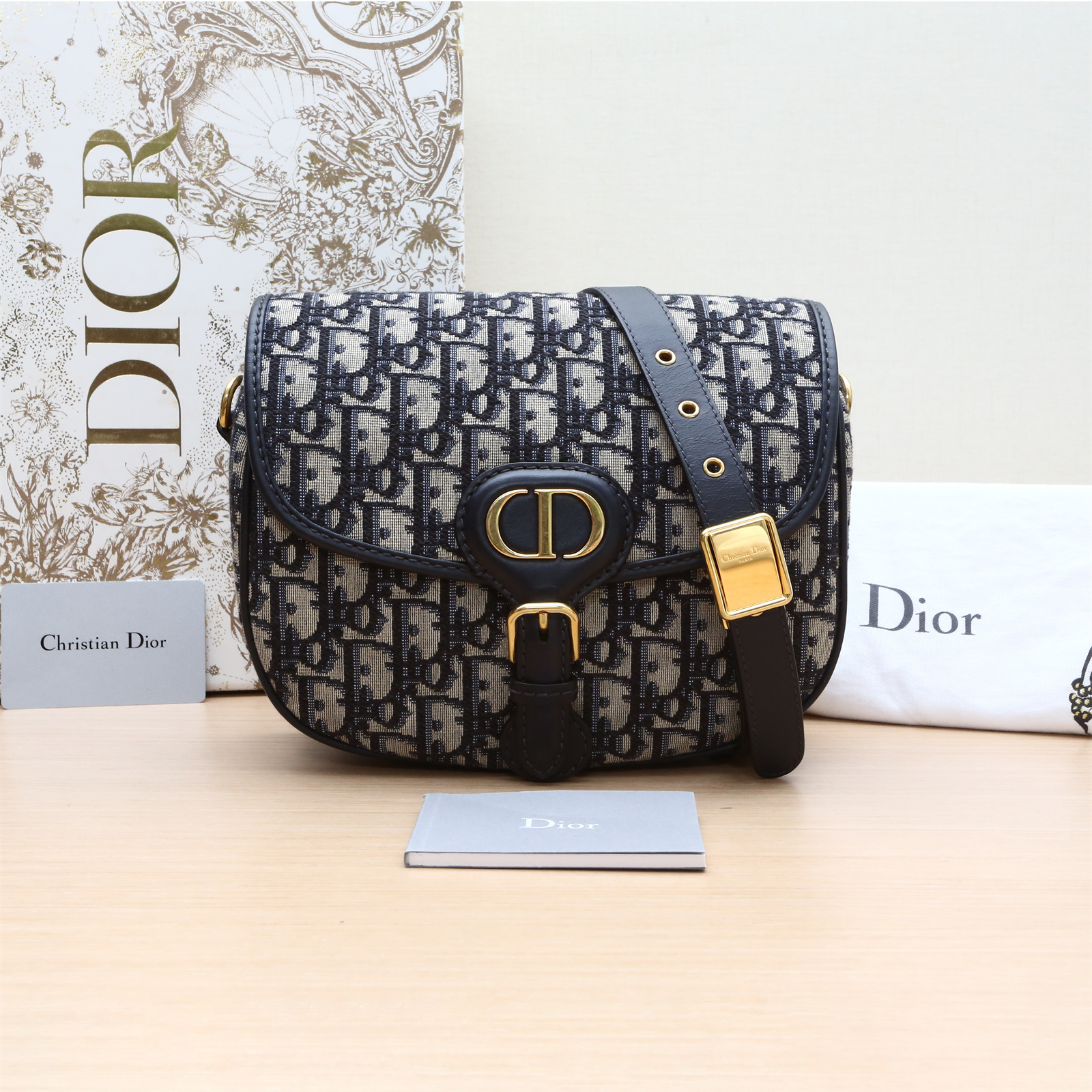 99新  双双 P253182463 中号 DIOR BOBBY 手袋 蓝色