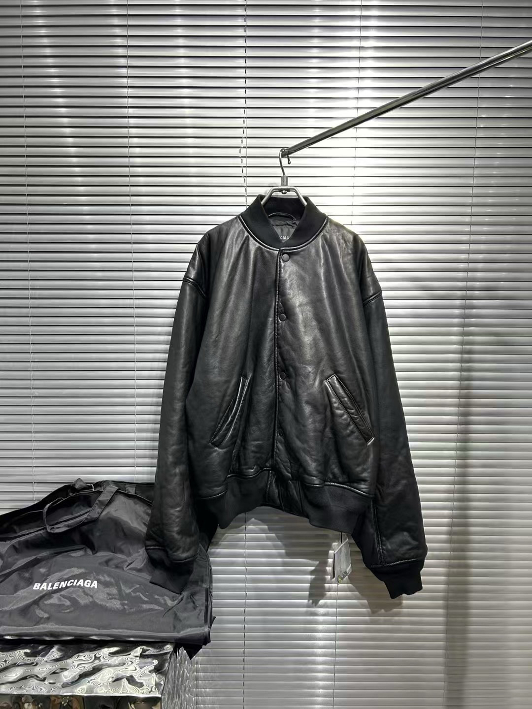 Balenciaga 24fw paris 巴黎限定拉链皮夹克os s码/全新/工52500