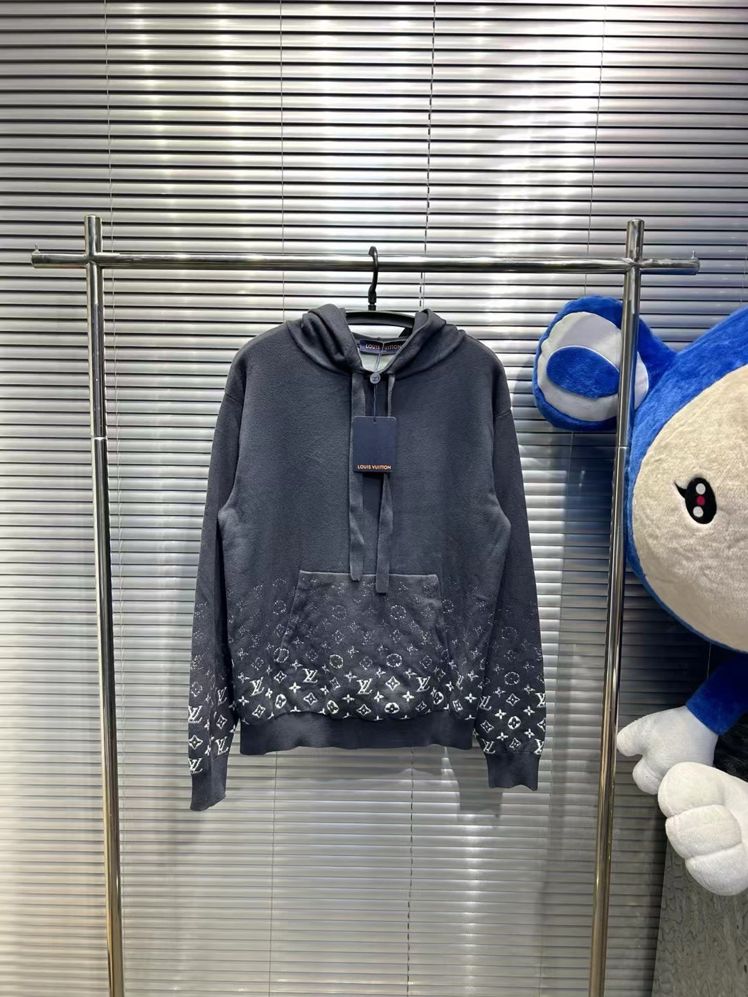 Louis Vuitton23fw藏青色渐变满印针织帽衫 s码/全新/平台12595
