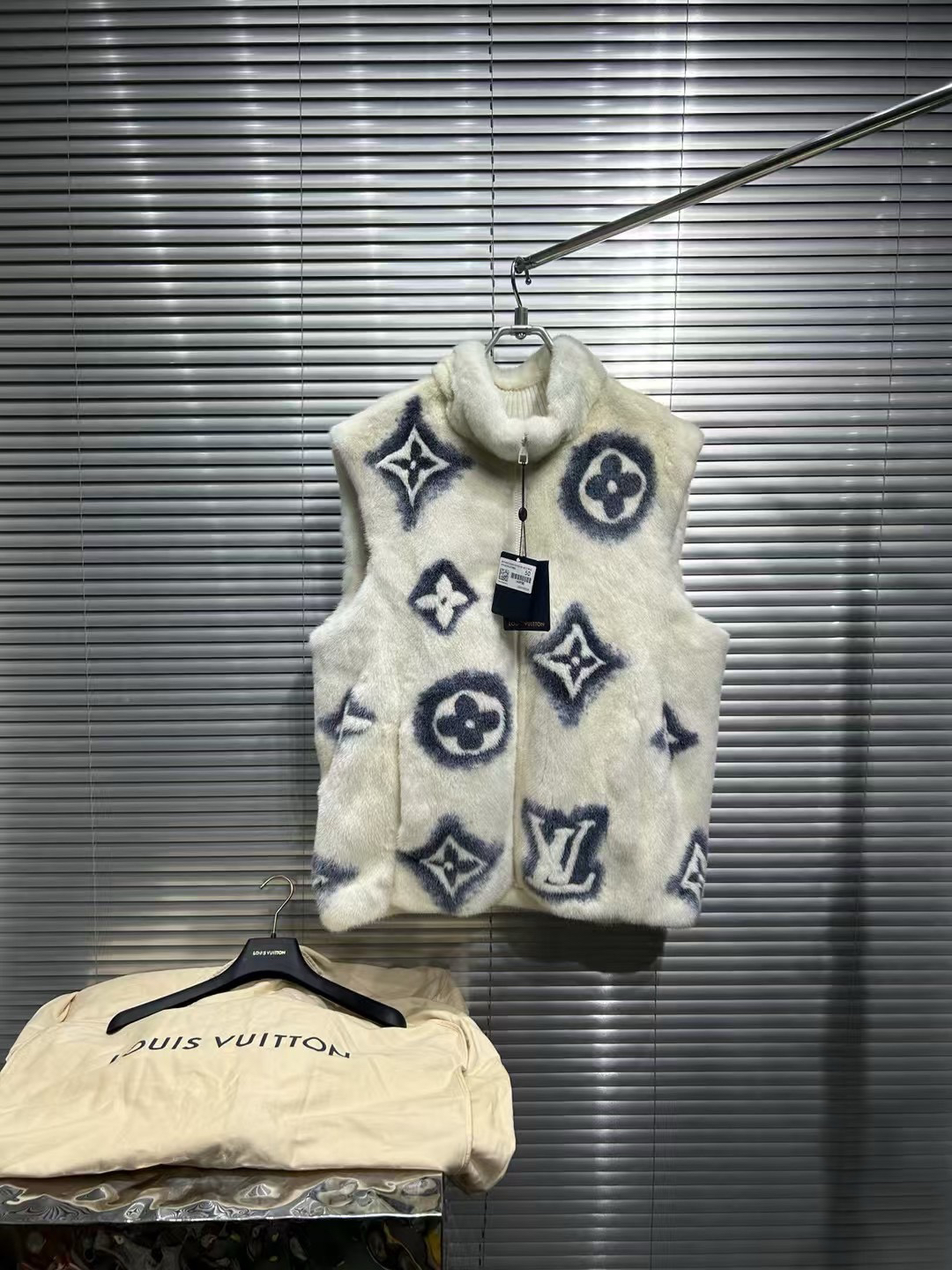 Louis Vuitton lv2023fw高价爆款 毛马甲 50尺码/全新