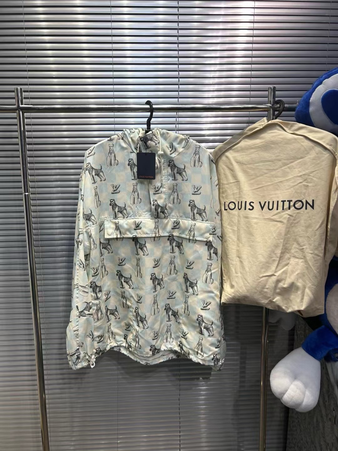 Louis Vuitton菲董24ss动物满印半拉链冲锋衣54码/全新/平台15200