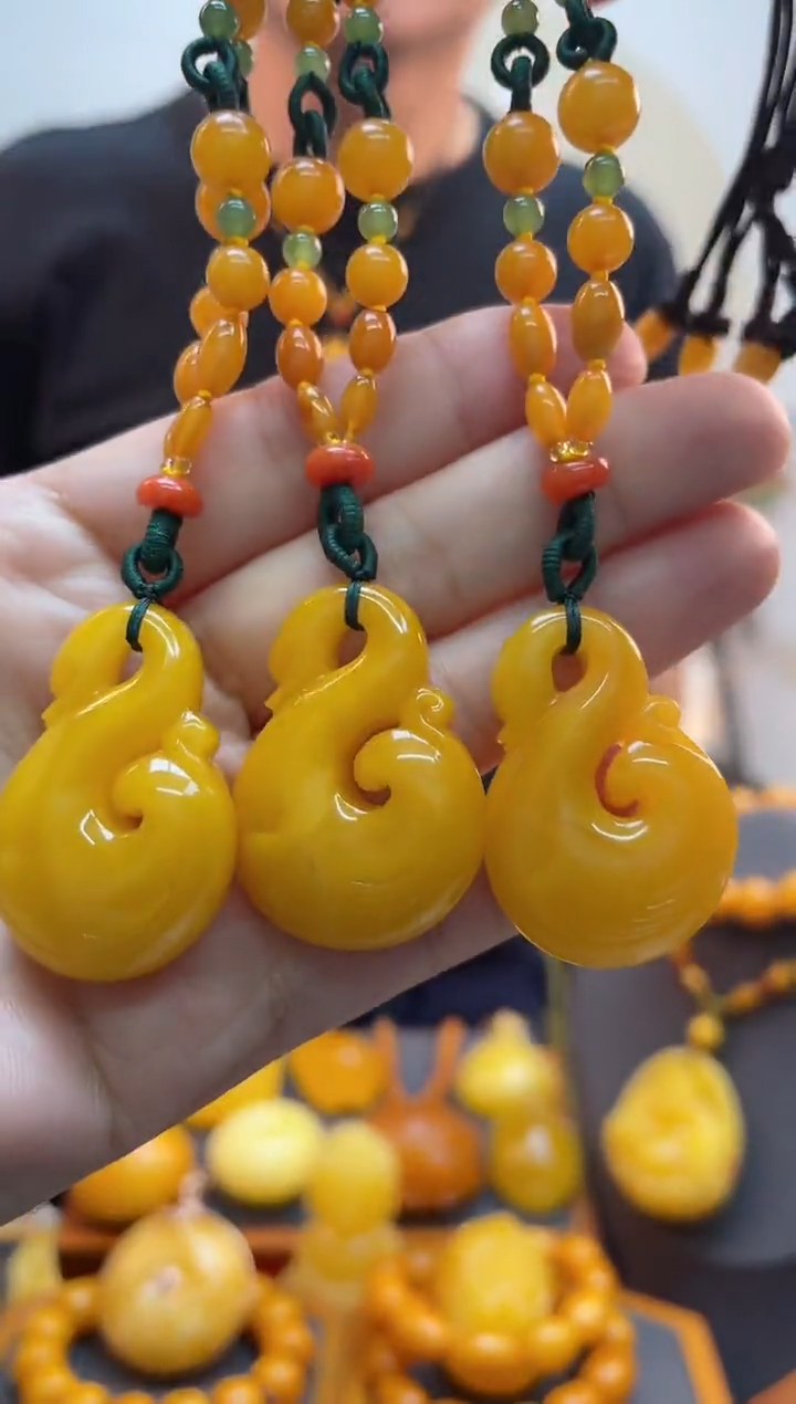 【闪购商品】蜜蜡珠宝奇石未镶嵌假一罚十，多样性发其一吊坠
