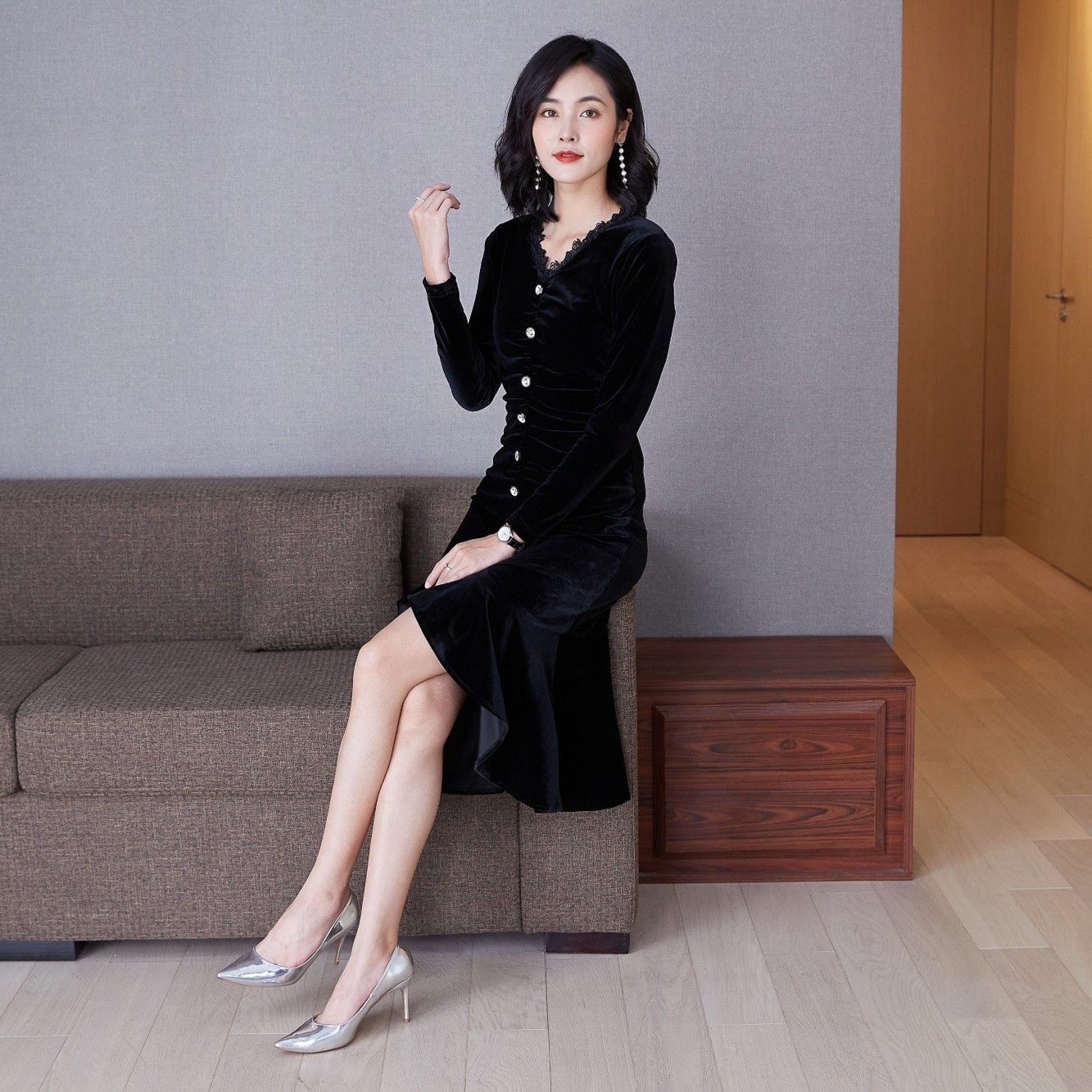930气质连衣裙名媛高端黑色秋冬修身金丝显瘦晚礼服宴会长袖包臀