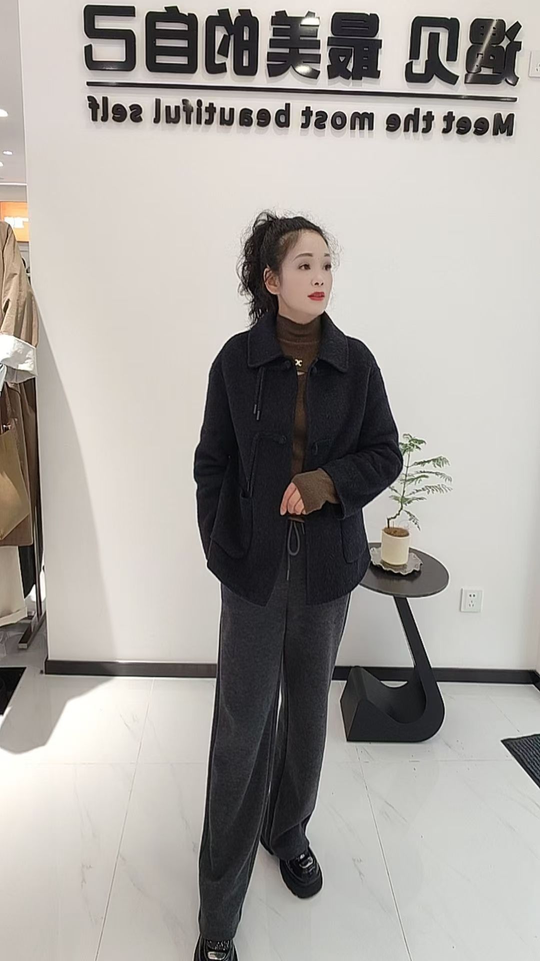 【老郭说穿搭】2024杨新短款大衣