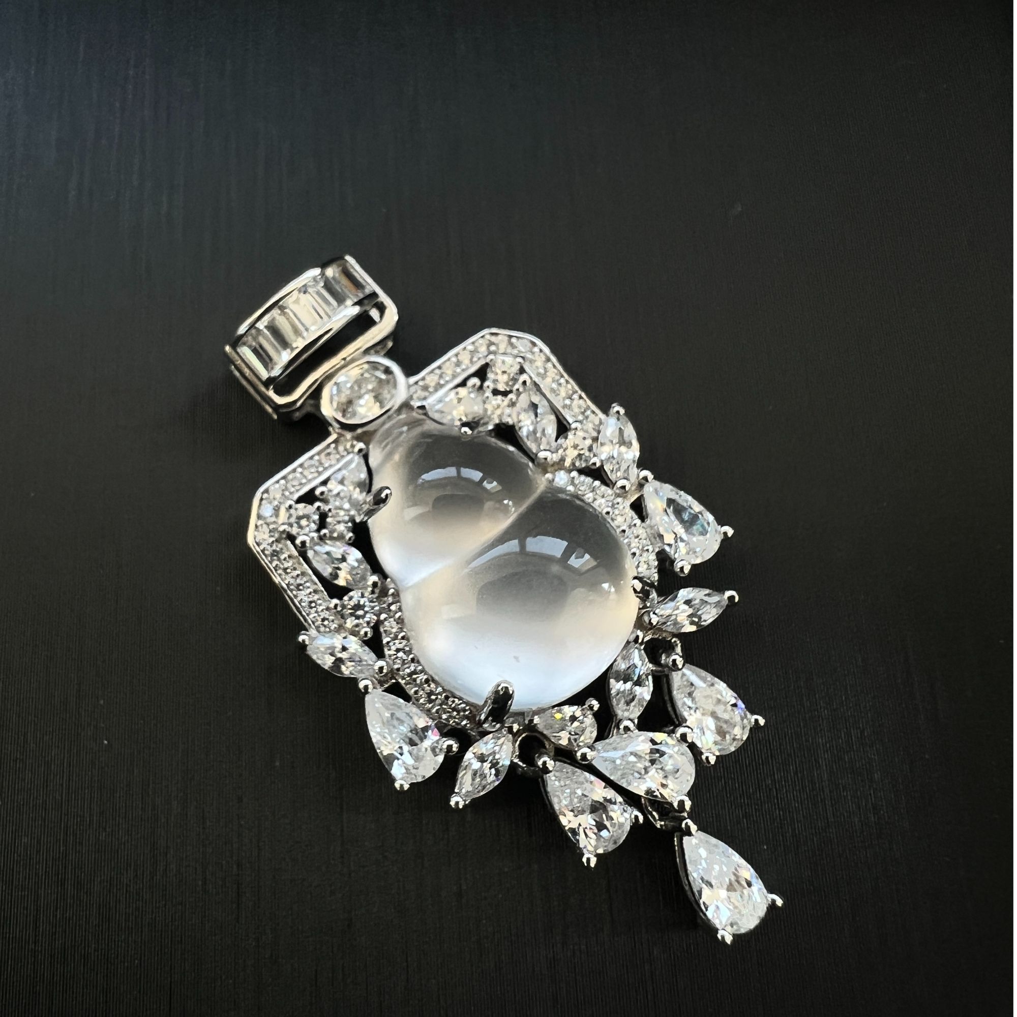 新中式清冷女生天然石英岩玉吊坠