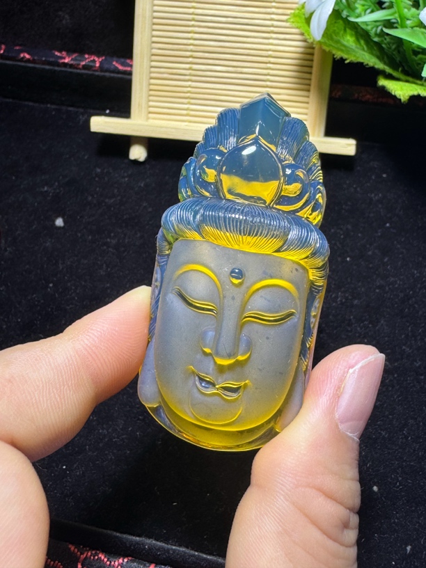 缅甸天然琥珀观音头吊坠