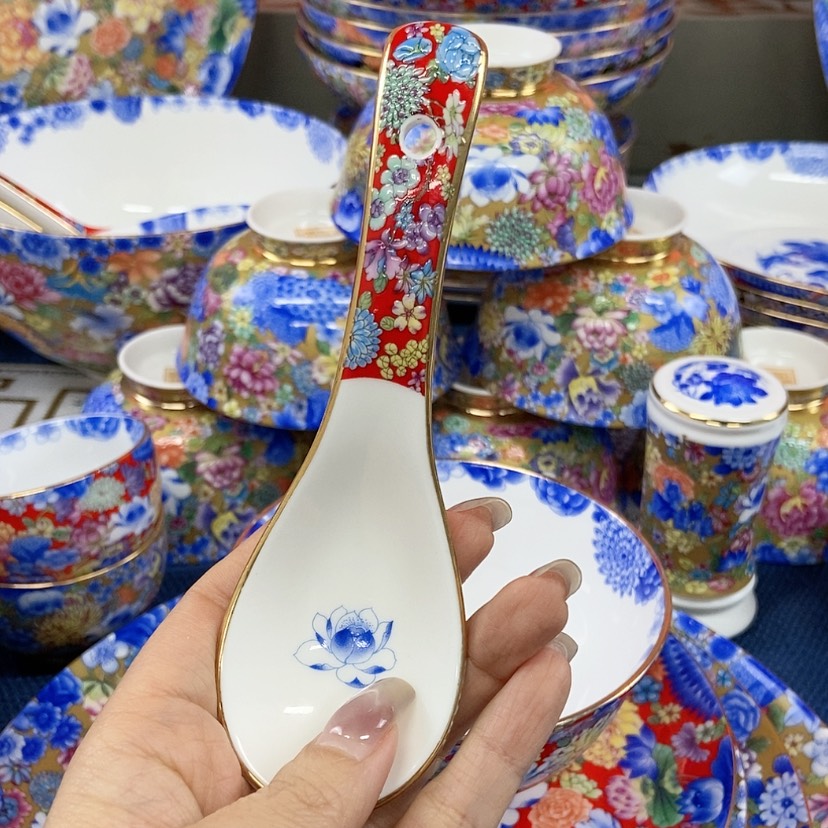 【闪购商品】陶瓷碗勺子红4个