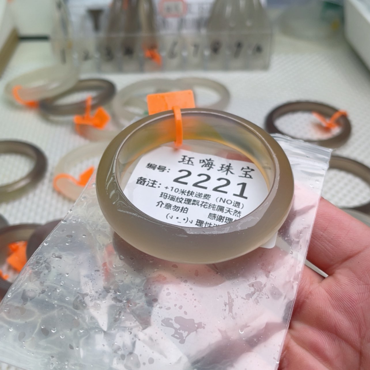【闪购商品】玛瑙/玉髓手镯未镶嵌钟****团57  2221