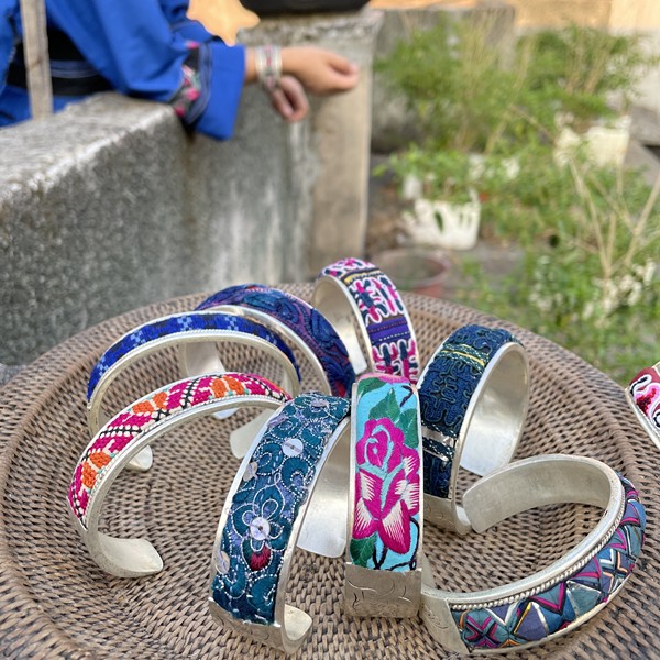 非金属布艺手镯 民族风·苗银刺绣手镯饰品 时尚 手工 百搭 纯手工