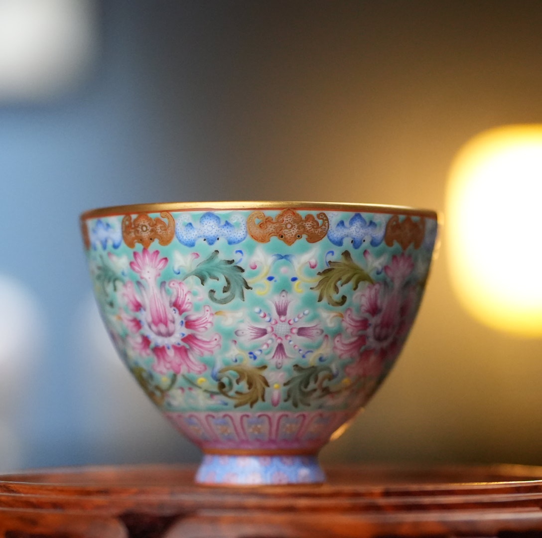 溢珍堂.松石绿缠枝花鸡心高脚杯