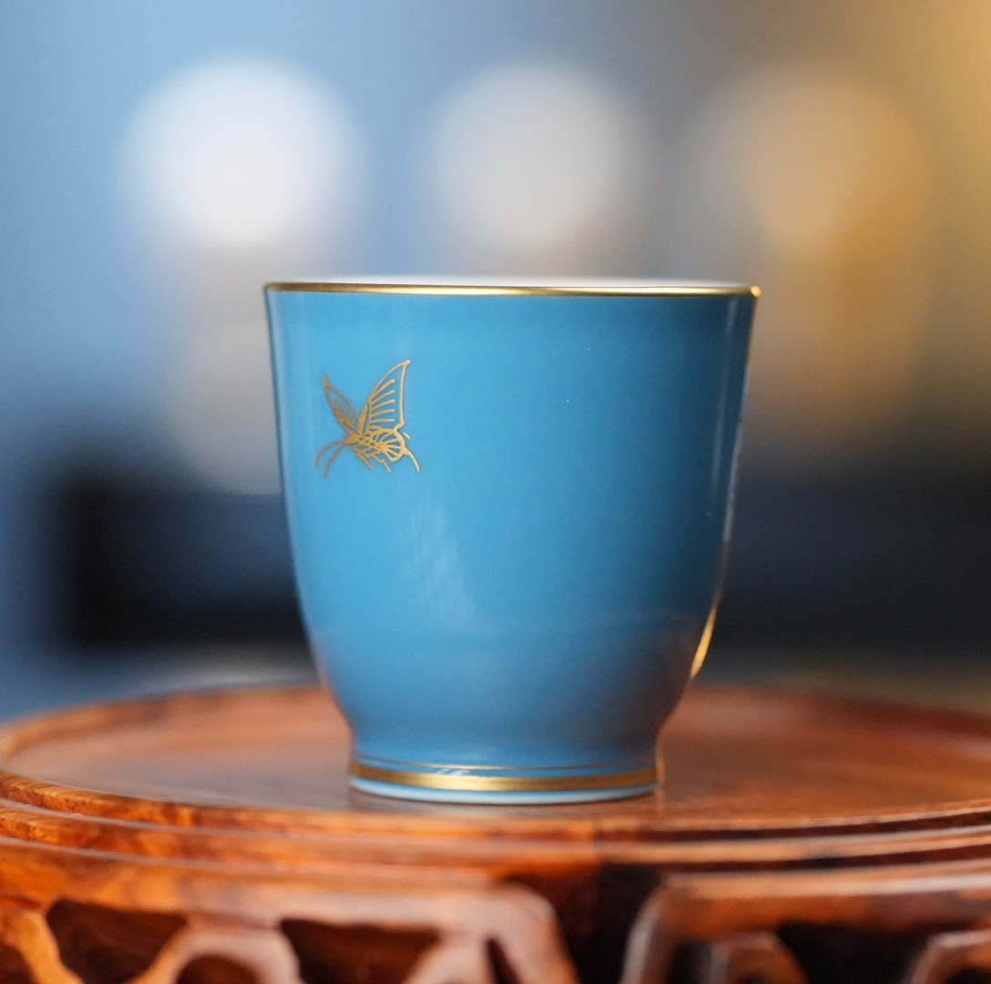 华隐堂.海空篮青花金绘玉兰杯子