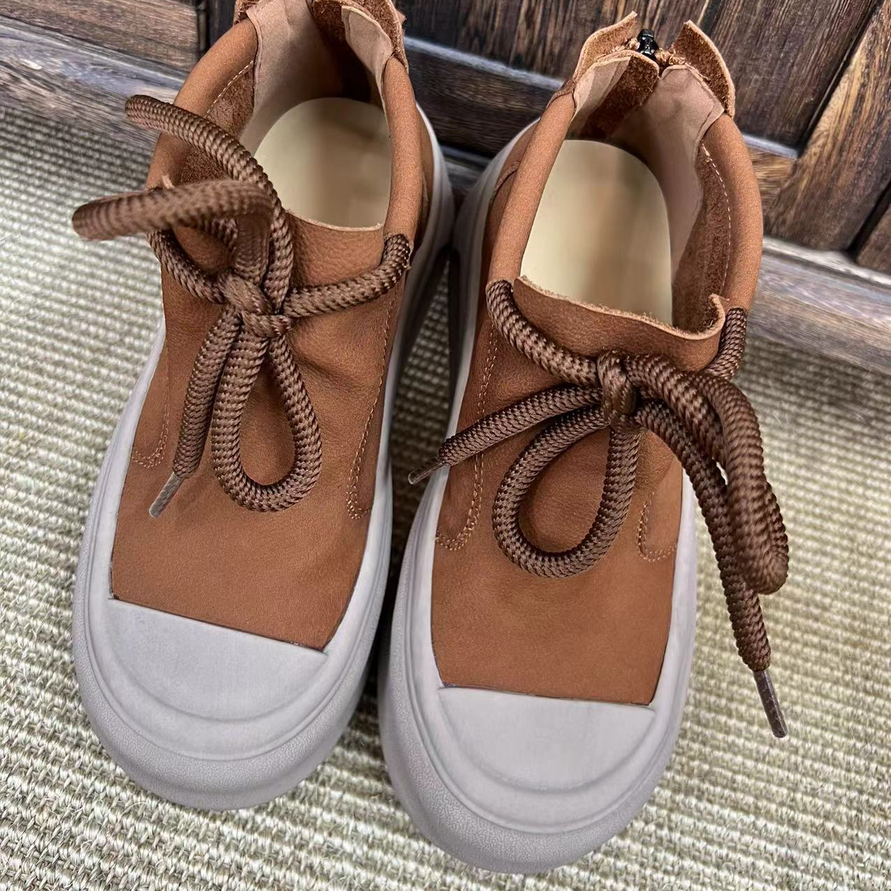 XSG 77065 秋季新品百搭休闲头层牛皮焦糖色女士马丁靴