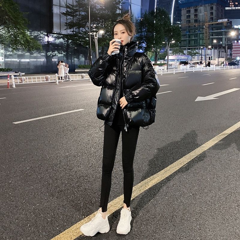 黑色亮面白鸭绒羽绒服女短款2023冬季新款宽松立领加厚保暖面包服