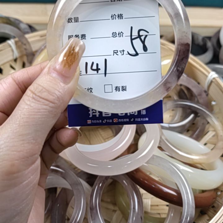 【闪购商品】石英质玉手镯未镶嵌是****?