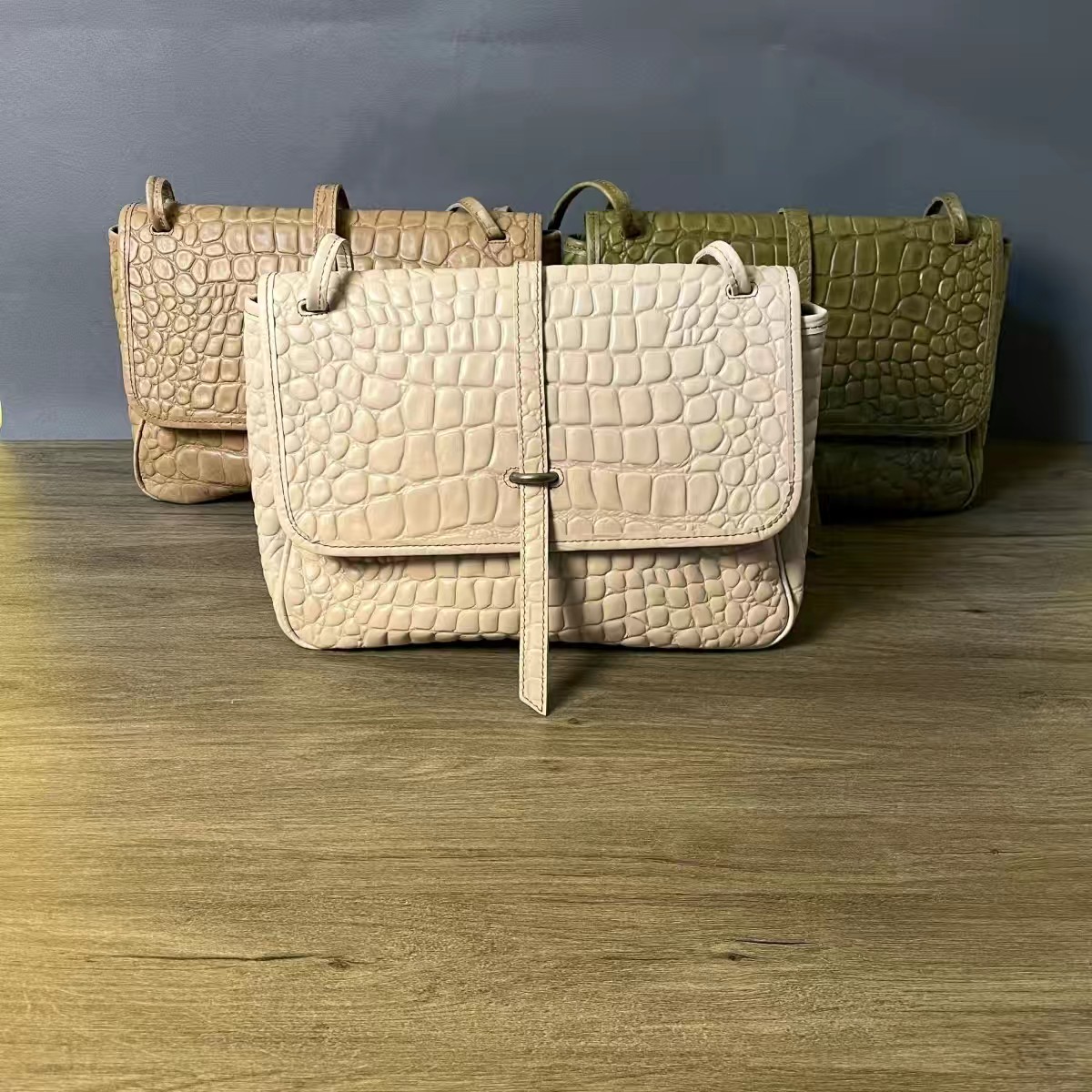 头层植鞣牛皮复古邮差包女真皮小众托特斜挎包大容量通勤包包