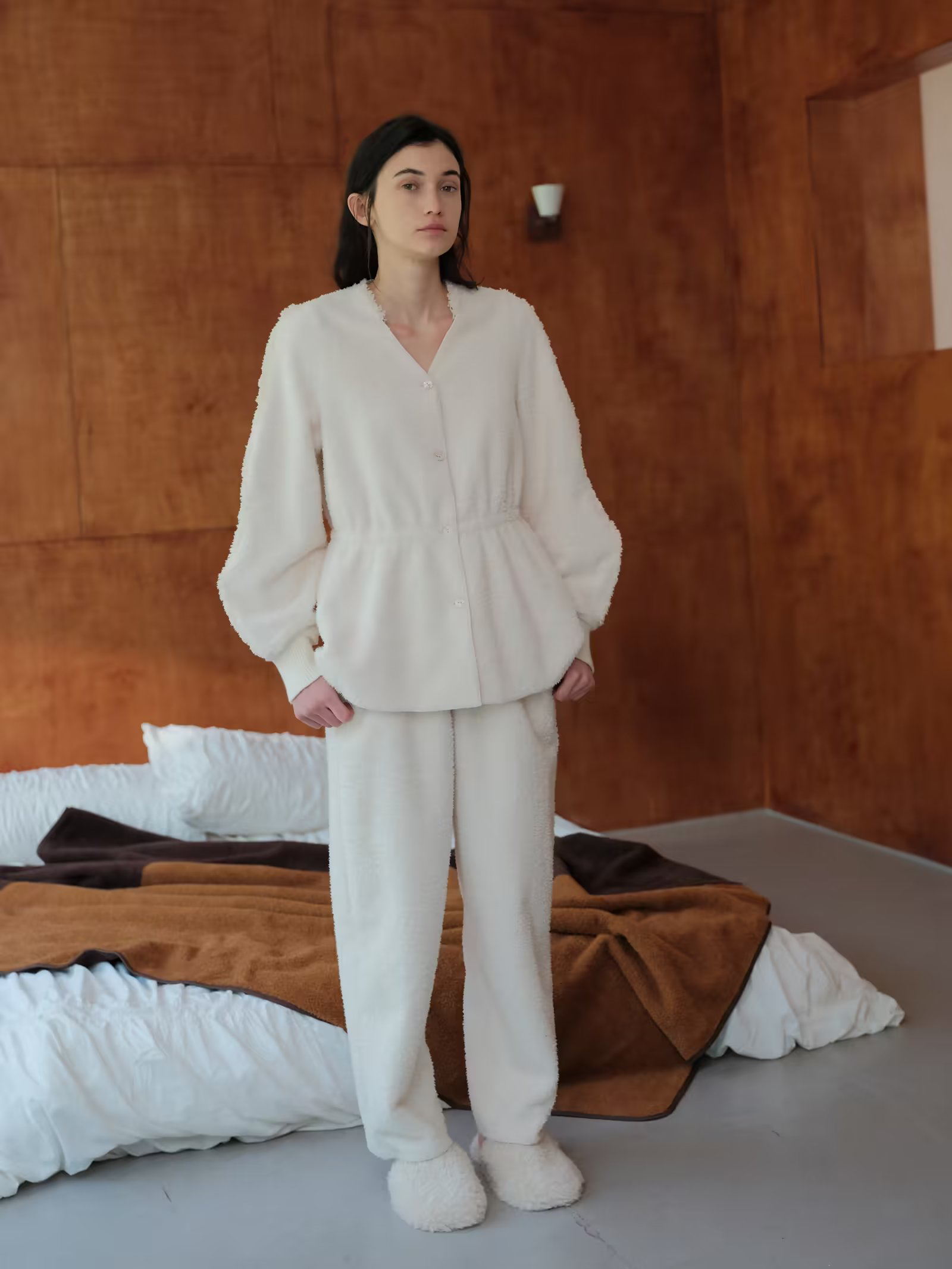 朵朵可可睡衣女2023秋冬新款白色甜美泡泡绒V领显瘦珊瑚绒家居服