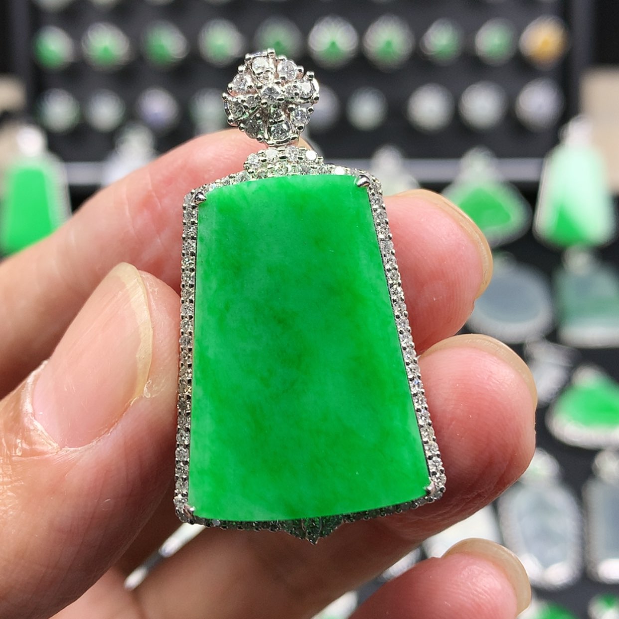 【闪购商品】翡翠颈饰18K金镶嵌